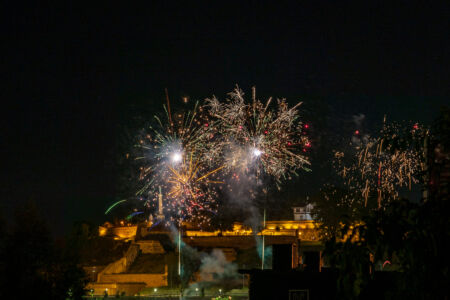 Belgrad Nacht Skyline Feuerwerk 3